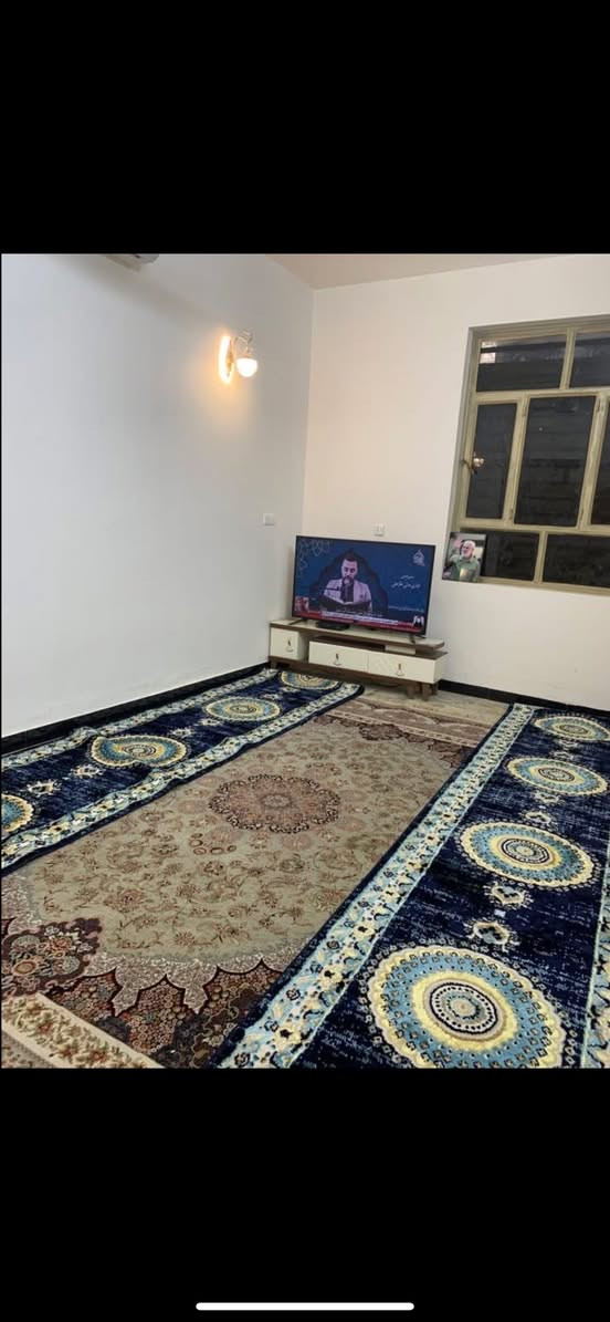 السلام عليكم 120متر مربع بلقرب من الشارع العام يحتوي ع 6عرف نوم واستقبال وصاله ومطبخ و3حمامات ومناور عدد 2
وبيتونه كبيره للاستفسار ***********
