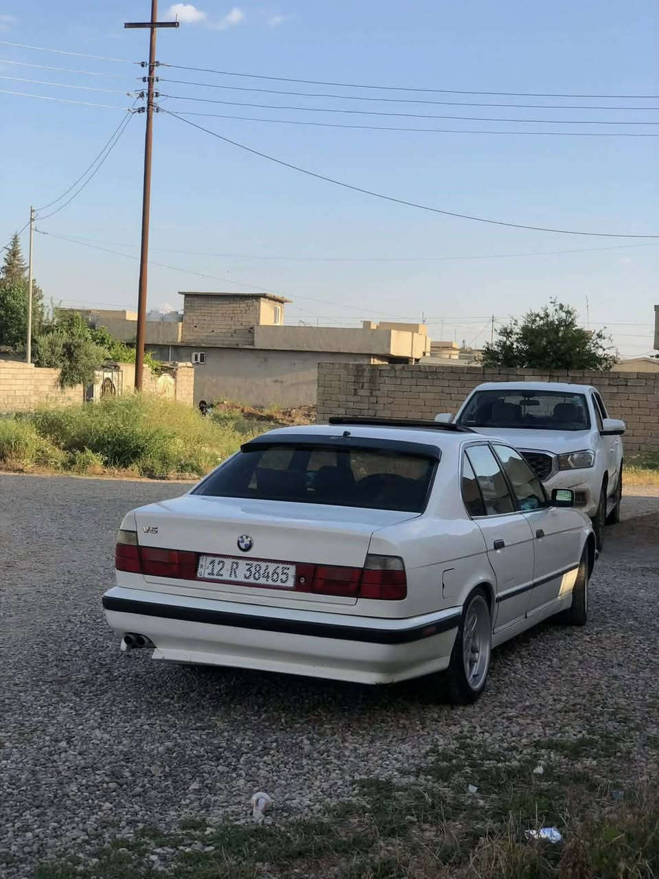 BMW 1991 525
نمونه له جواني 
فوله تؤماتيك ته بريت
سلايد پئش گه وره
لايت ئه لقه تايه ويلي M
له سه ر ده قي بيلاده 
هجي نيه ده عم لئداوي نيه 
دوو سئ پارجه كلير ئه ورپيه 
ته خم پئشو پشتي تازه گؤرايه 
ره قه مو سه نه وي هه موي نوئيه به ناوي خؤمه 
ته عويل وه كاله به شه رت 
***********واتساب
شوئن به رده ره ش

