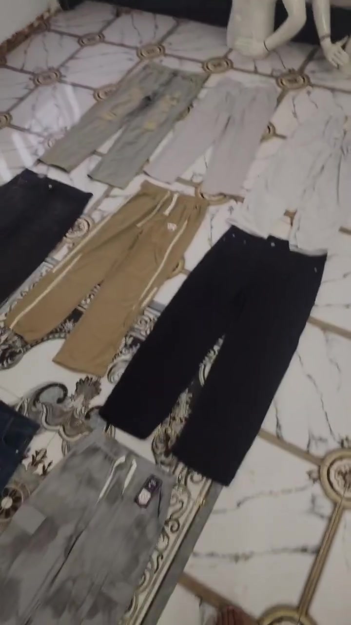السلام عليكم شلعه ملابس تشيرتات وبناطير وبجايم


**إذا كنت صاحب هذا الإعلان وتريد حذفه لأي سبب، رجاءا أرسل رسالة إلى الدعم الفني**