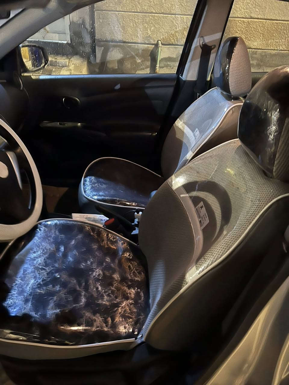 السلام عليكم نيسان سني مصري 2023
كفالة عامة ما عدة خسفة بسيطة موجودة بالصور مدوشمة ارضية وكشنات  ماشية 88 الف كير محرك تبريد كفالة العنوان القبلة حي الجامعة سعر 108 وبيها مجال
***********
