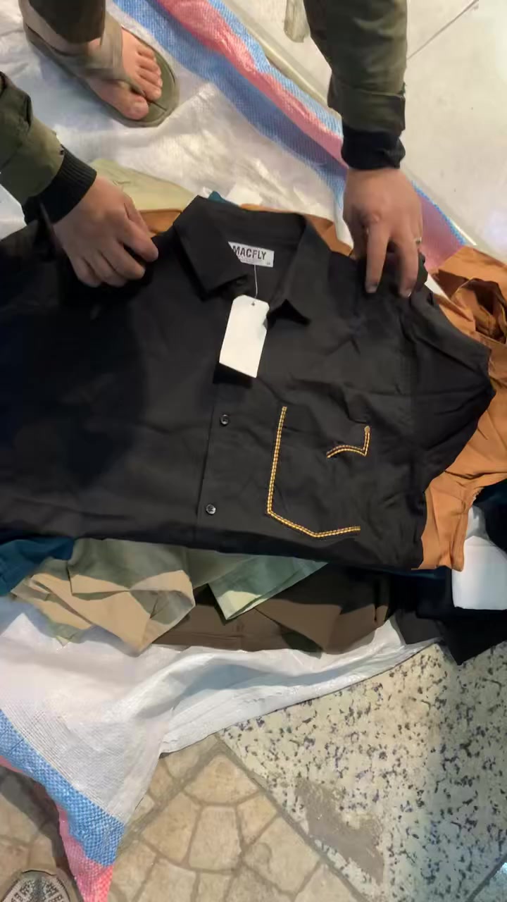 شباب قميص للن 
ماركات كوالتي جدا عالي 
***********
متواجد واتساب
العدد٢٠٠ قطعه
