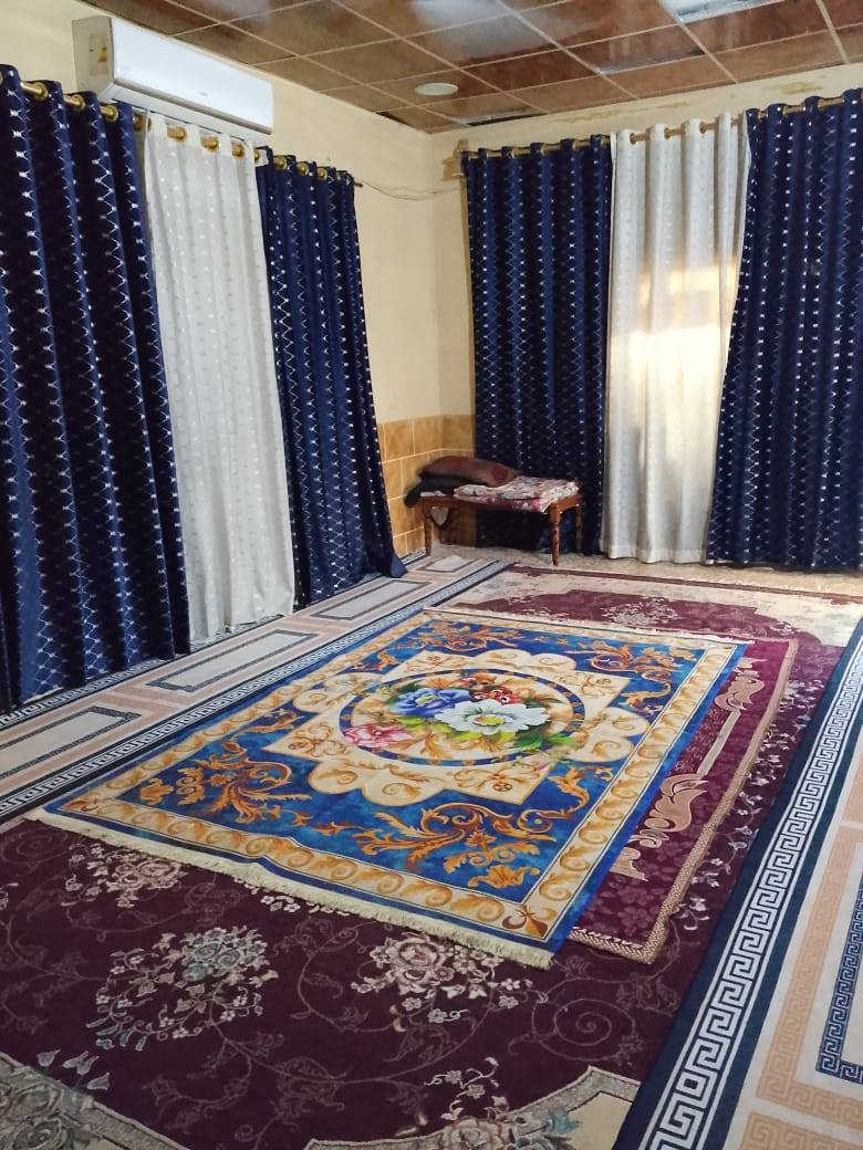 ياالله / دار مساحته ٢٢٠ طابو صرف بناء قديم  طابقين ولكن نضيف يحتوي علئ غرفتين  نوم جوه اوهوال او مطبخ اوستقبال اوصحيات دخليه اوخارجيه اوغرفتين نوم فوك  العنوان بابل /ناحيه ابوغرق /قرب مدرسه الصقور علئ شارع تبليط يحتوي علئ كافه الخدمات السعر ١٣٠ مليوان الاستفسار اكثر مراجعه مكتبا الكائن في ناحيه ابوغرق قرب جامع الياسري نستقبل كافه العروض 
(***********)
