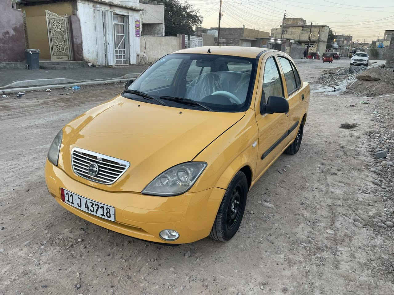 السلام عليكم طيبه 2015        رقم دولي مصفره هيئه وغرامات سنويه 2030 سياره كير ومكينه جدد لاصرف ولا بخار صدر تايرات تبريد كله جديد السياره بيها مكانات صبغ بدون اي حادث جاهزه من كلشي الف ماذب عليها مكانها بغداد السعر 36 وبيها مجال ***********
