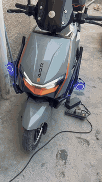 السلام عليكم دارجه صقر 3سرعات بطارية ليثيوم عالي ناصي الدراجه النضافة 95بل الميه صارله اقل الشهر السعر 800وبيهة مجال بس لليشتري مشكلتهة بل السرعة الثالثه تفقد شحن بسرعة فقط *********** فقط اليشتري يتصل بدون زحمة
