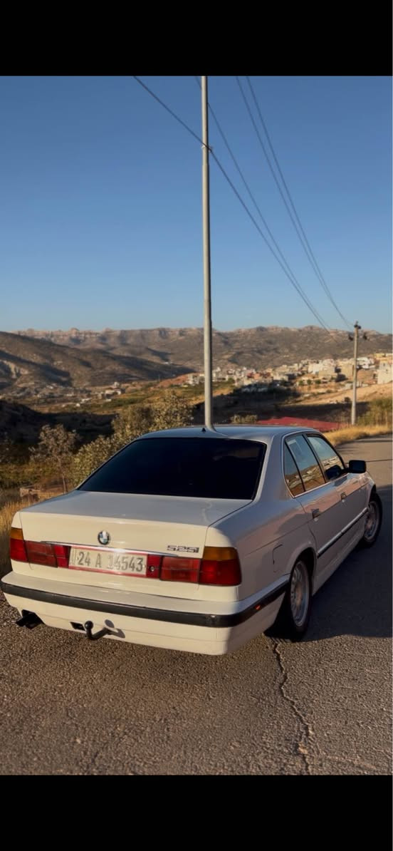 بوفروتني 525i موديل1990 گيرعادي دووجام كاره بايي بي دعم و سبغ رقم جديدي غرامه سفر 
گيرو مه كينه تحويل بشرت سعر 65 و مجال
رقم تلفون *********** دهوك, العراق
