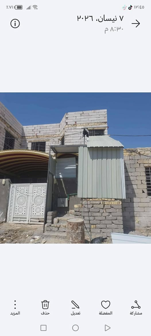 بيت لبيع 150متر طابقين الارضي غرف عدد2مع صاله ومطبخ ودوانيه وصحيات خارجيه وصحيات داخليه مع طارمه كبير البيت بنا بلوك الشمال الطابق الثاني فرمستونه بنا السقف عكاده مالته البنا حديث العنوان سدناويه مقابيل مرطبات بل بل فرع مال مجمع بركات ام البنين وتدخل ليحوه تقريب 100متر عن شارع العام ***********
