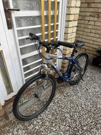 دراجه جبلي استخدام نظيف، مناسبه للترحال والمشاوير اليوميّة  حجم الإطار...