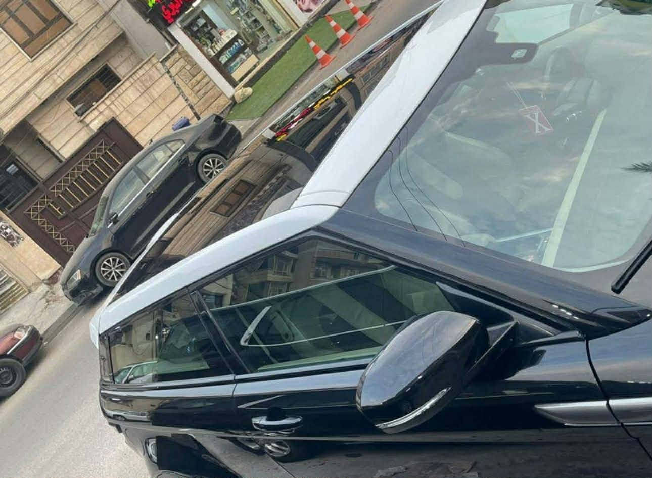 السلام عليكم
رانج روفر ايفوك موديل ٢٠١٣ تك باب
السيارة خليجي وكالة سردار بس بلعراق بيها صبغ  جاملغ عكس السائق بدون دواخل حته كنر الحاملغ ممتاثر وبيها بارد بلهلالات الخلفية بسيط جداً. 
سيارة رقم بغداد دولي  سنوية +  تحویل بشرط

سيارة فول مواصفات

تفاصيل
1_ بصمة
2_محرك 4 سلندر تيربو 
3 تبرید شغال
4_بنوراما على طول القمارة منطية جمالية قوية للسيارة 
6_ تو گلر ( سقف ابيض- بدي اسود)
7_دشبول وبوب جلد
8 - كشنات كهرباء حضن + شاموه وجلد دمج
9_ سماعات ميرديان مع دمامات فيعني سستم الصوت يفلش
10- لدات انارة داخلية متغيرة
11- عدسات زنون
12- تحكم سايرن 
13 كروز سرعة مع زيادة وتنقيص السرعات من المقود
14 - حساسات امامي خلفي مع كامرة خلفية
15 - ويل حجم 20 تو سايز
-16- صدر امامي خلفي بحالة ممتازة
17- سايد بريك بصمة
18- اربع وضعيات قيادة( جبلي- جليد- صحراوي- اعتيادي) 
19 - شاشة اعطال
20_شاشة وسطية بيها مواصفات كلش هواية
21_شفتات ستيرن
22_دبلاتها لوي مو حوبلس ومرغوب لندرة الاعطال
23- بيها ١٢ ايرباك و وسائل امان قوية جداً
السعر ١٢٥ و بيها مجال 
رقم الهاتف ***********
