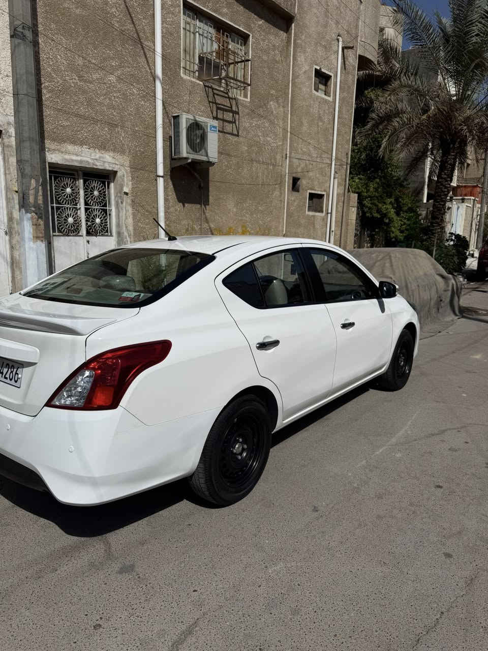 سياره سني موديل ٢٠٢٥ دوشمه ارضيه وكشنات سياره كامله ما بيها اي نقص ماشيه ٢٠  سنويه بأسمي السعر ب١٢٧ 
***********
