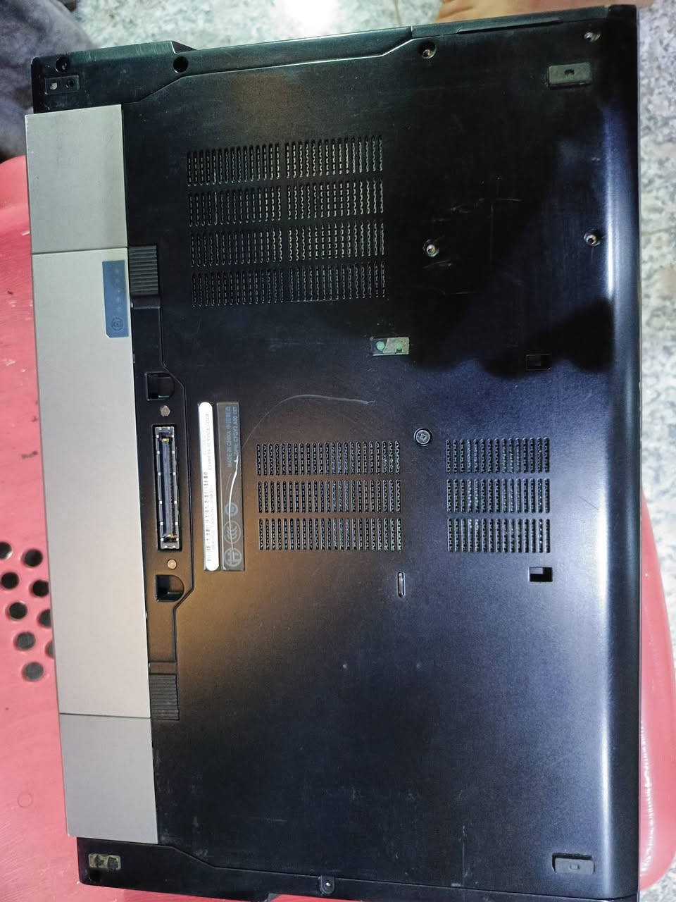 سلام عليكم 
للبيع لابتوب دل نظافة كدامكم 
سعرة 90 الف 
للاستفسار ***********
مكاني بغداد حي عامل 
يود توصيل ميع المحافظات
