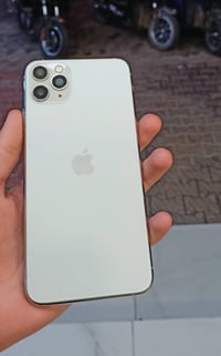 11برو ماكس  بطارية 75 ذاكرة 256 مبدل شاشة أصلية سعره : 280 بي مجال  07...