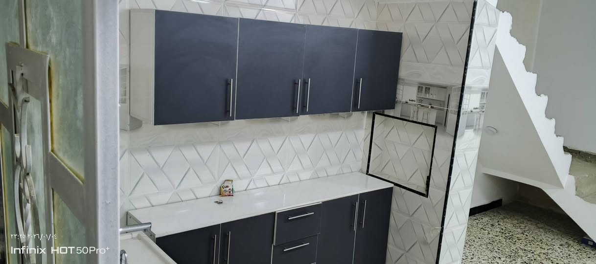 كاونتر ( ام دي اف تركي خشب  ) 
قياس مترين مع سنك متر ونص مستخدم شهر مستعجل على بيعته السعر  400 وبي مجال الشراي يتصل على الرقم 
***********   وبي وتساب
