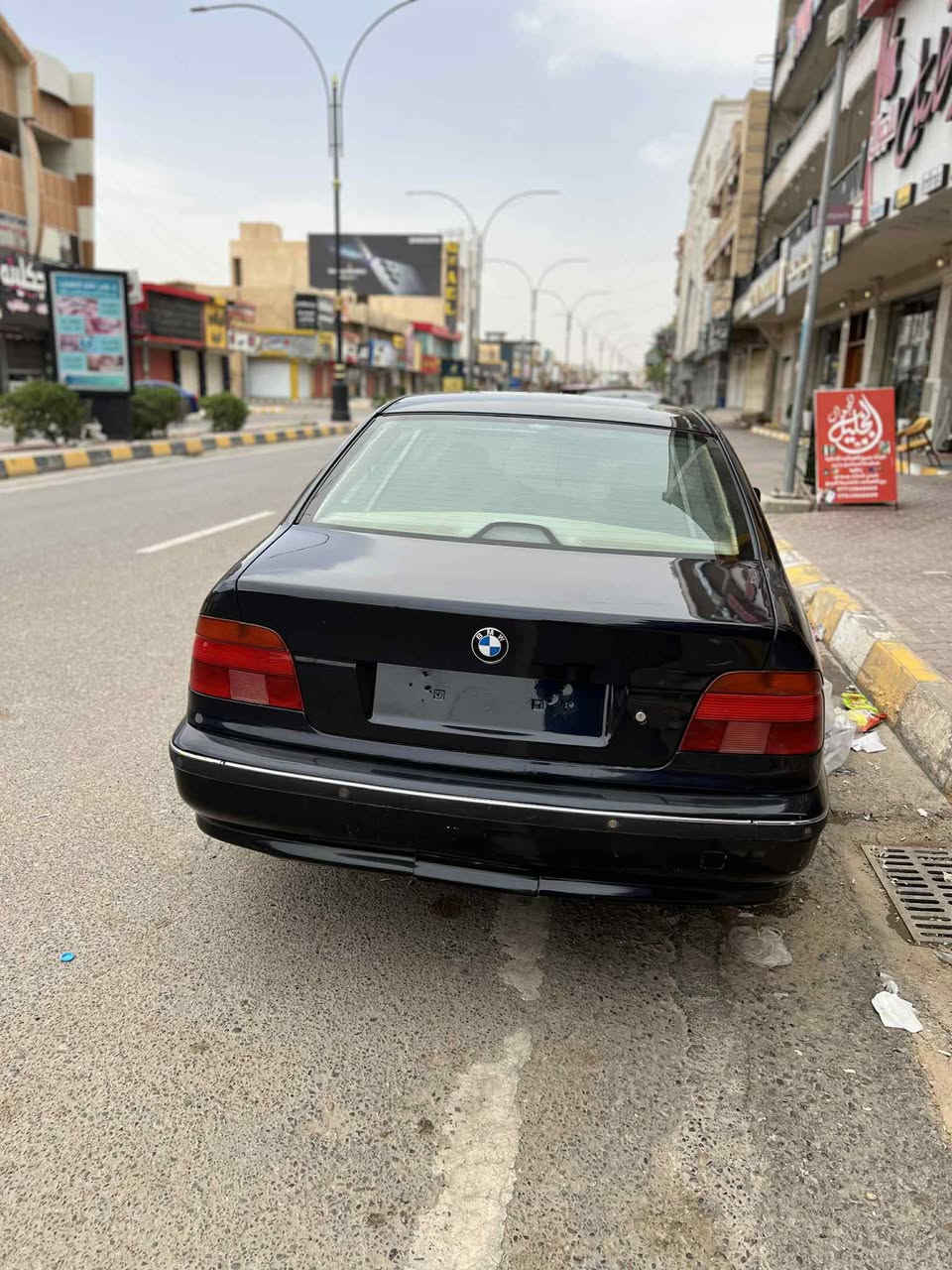 السلام عليكم جميعآ 
صقر موديل 2000 رقم دهوك دبل فانوس كير مكينه خير من الله صدر تقريبآ يرادله شويه شغل تخم تاير غرفتها مغلفه شاموا قهوائي ويه لون الكشنات والدشبول تحويل ثاني يوم ب 93 وعليها غرامه 4 ورقات مخصومه من السعر *********** مكان صلاح الدين
