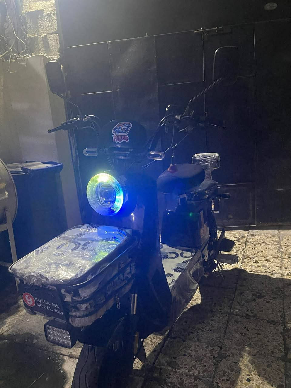 سلام عليكم مأطور شحن للبيع حجم 14 فول 5 بطاريات دبل شاشه ايباد نشرات Lede لايت أشاير كلو شغال شرط ماطور حيل نضيف قاعده موبايل + شاحنه وبي رجوع بك R تشغيل بصمه + كارت + سويج السعر ((300)) وبي مجال للطيبين للاستفسار *********** بي وتساب أو خاص
