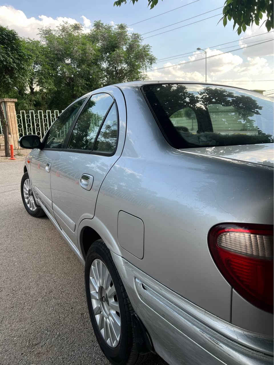 nissan 2002
بۆ فرۆشتن 
مۆدیلی ٢٠٠٢
 چوار جام. کارەبا
ئاوێنە کارەبا
مەکینە رەش
تەبریت ساردو گەرم مەزبوت
دوو پارچەی بۆیاغە بۆنیت و جەمەلاخی لای سەکن. 
سەخفی کاڵبونەوەی هەیە. 
سەنەوی بەسەرچوە وەکالەی بەناو خۆمەوەیە
نرخ 75 مجال 
شوێن پیرەمەگرون. 
*********** دخان, السليمانية
