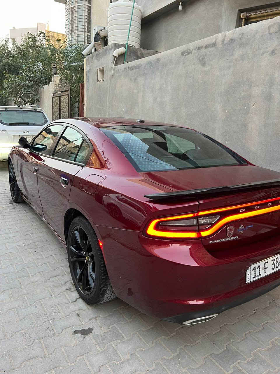 جارجر 2020فول 1/1 رقم بغداد حره باسمي 
محرك 3600
حادث طرف البنيد + جاملغ بارد حادثه جداً بسيط 
تبريد راديتر بلاد 
 
السياره جاهزه من كلشي واستخدام شخصي جداً جديده ماشيه فقط 68 الف ميل حقيقي 
فتحة سقف 
كشنات جلد حار بارد + كشنات خلفي حار 
خزن ميموري 
رادار جانبي 
السعر 235مجال بسيط 
***********
عنوان بصرة البصرة, العراق
