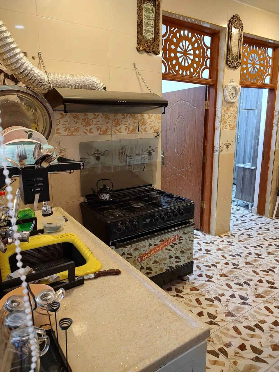 بيت 🏠 مساحة 60م طابق ونص
2غرف +صحيات 2 

مطبخ ستقبال. 

طابو زرعي سند 25✅ 

تنازل شركة + قرار محكمه 

📍البوعيثة مجمع العدل 

***********
