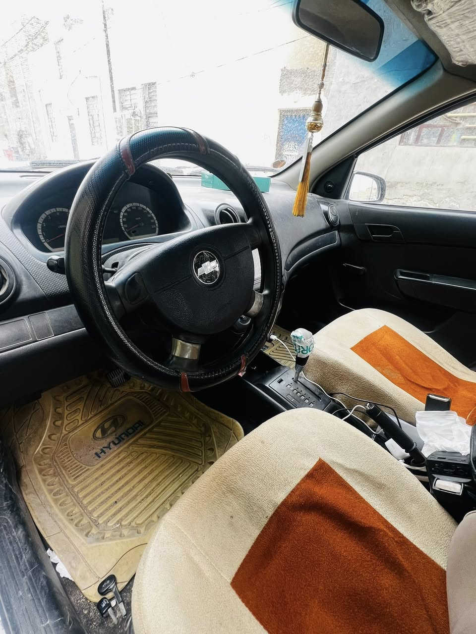 سلام عليكم افيو موديل 2009 وارد كوري دواخل اسود 
محرك مفتوح 1400 للبيع السعر 65 وبيها مجال 
سياره بيها صبغ اقل من الحزام مكفوله من الضربه الداخليه 
محرك نظيف كيرها مابي اي مشكله تبريد شغال حدادية وسط 
مكاني نجف مقابل قرية الغدير 
للتواصل *********** موجود فيس وواتساب
