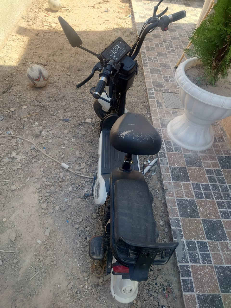 بايسكل شحن يرادله بطاريات فقط، عارضي ب 150 وبي مجال للشراي. ***********
