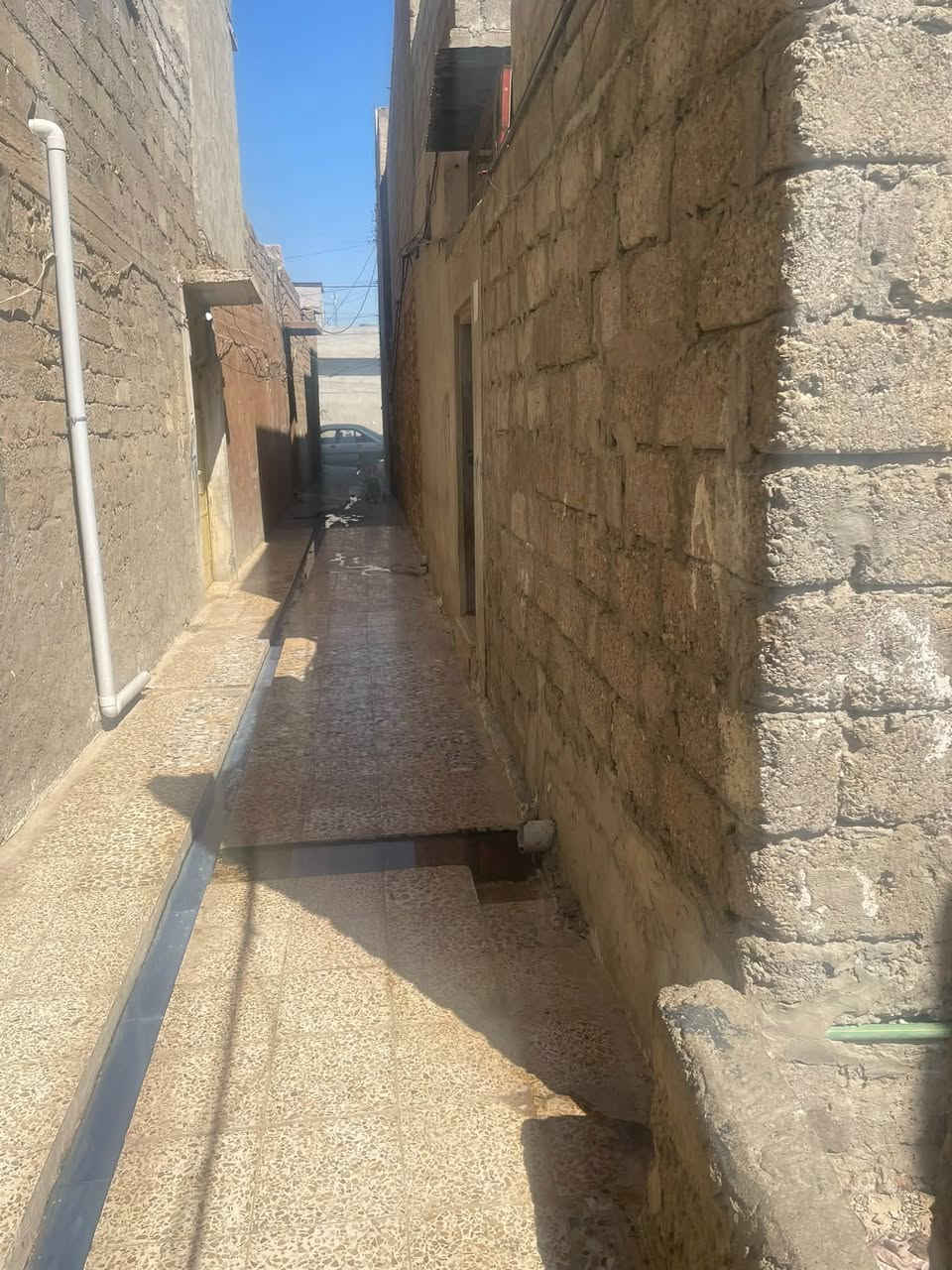عندي مأرض للبيع قطعة أرض سكنية في حي المأمون – الموصل
📍 الموقع: حي المأمون، قرب جامع جامع البراء بن عازب وقرب مقبرة المأمون.

📐 المساحة الواقعية: 140 م².
📜 المساحة حسب السند (الطابو): 123 م².

✅ موقع دوسه 
✅ منطقة سكنية مخدومة 
رقم الاتصال او واتساب 
 ***********  
السعر 15 مليون بيها مجال قليل
