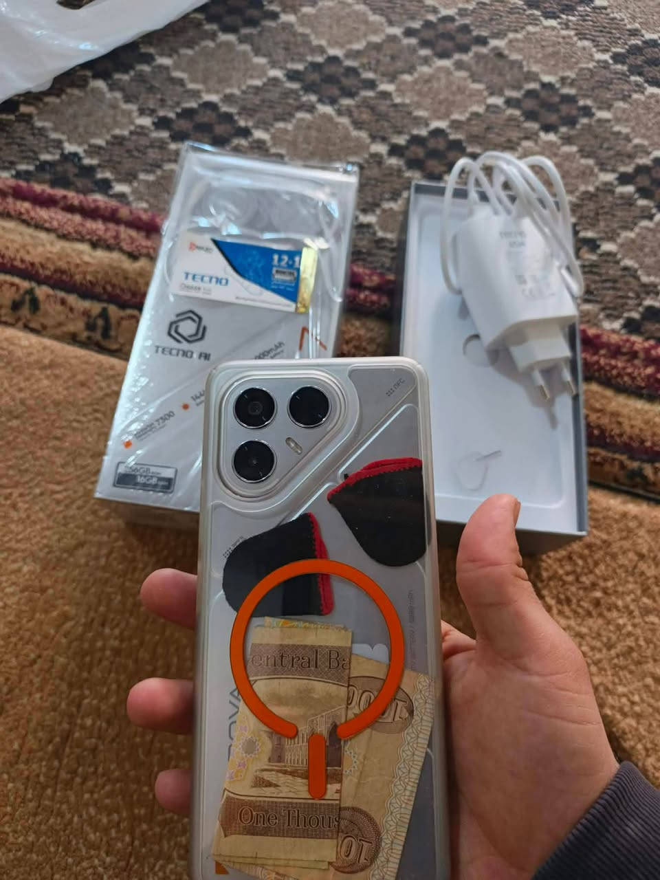 السلام عليكم جهاز تكنو بوفا 7مشتري بل كارتون صار 20يوم مستخدمه بس  للبيع سعره 350وبي مجال شي قليل للتواصل واتساب ***********
