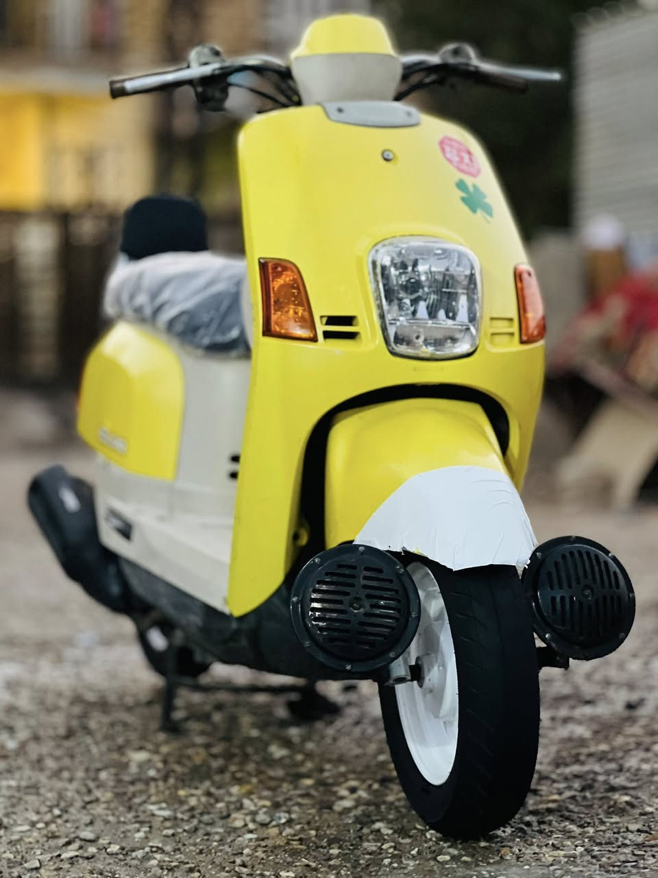 السلام عليكم دراجه بوليس للبيع 
لون اصفر ليموني بلاد 
دراجه ختم واحد 
كفرات بلاد 
كهربائيات كلهه شغاله
دراجه ما مفتوحه مكفوله
للاستفسار الاتصال ***********
