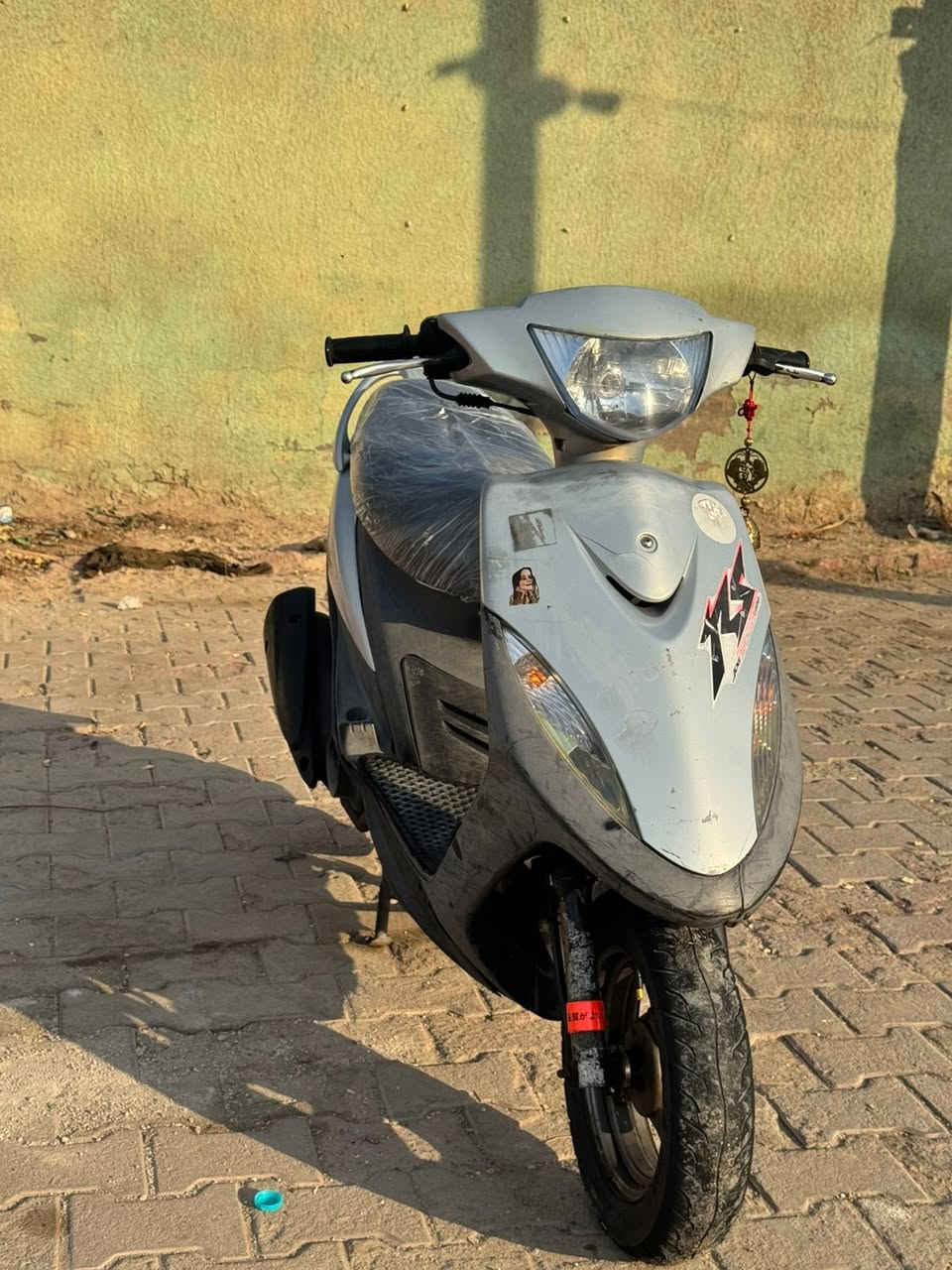 سلام عليكم دراجه للبيع مكفوله كفاله عامه منتاير لتاير برغي ما مفتوح منها صالها شهر من طالعه من الوكيل دراجه نضافه فول تخبل الدراجه بلعافيه الياخذها ما ناقصها شي نكره سلف +هندر الدراجه
العنوان :ميسان  
السعر : مليون وبيها مجال 
الاستفسار :***********
بيها تزويد خارجي 

1صالنصه صحميه
2قبق فلاوين
3 قبق عنبار
4 قاعدتها رقم 
5تجوه اصليه ما مطروقه
6تخم اوياله 
7تخم تاير جلاتين الاصلي شرط 
8 استان صفح
9 عضمة شاصي 
ملاحضه :غراضها البلاديه كلها موجوده شلع
