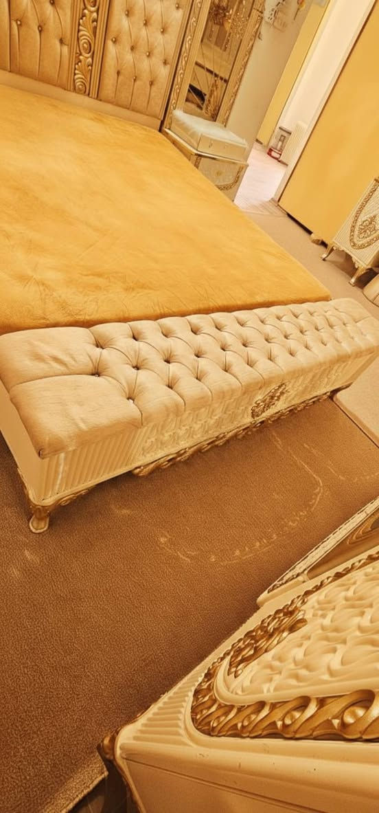 غرفة نوم ٩ قطع بحالة جيدة ذات لون بيضاء وشمباني تركي الصنع درجه اولى للبيع
لمزيد من التفاصيل الاتصال على الرقم 
*********** بعقوبة, ديالى
