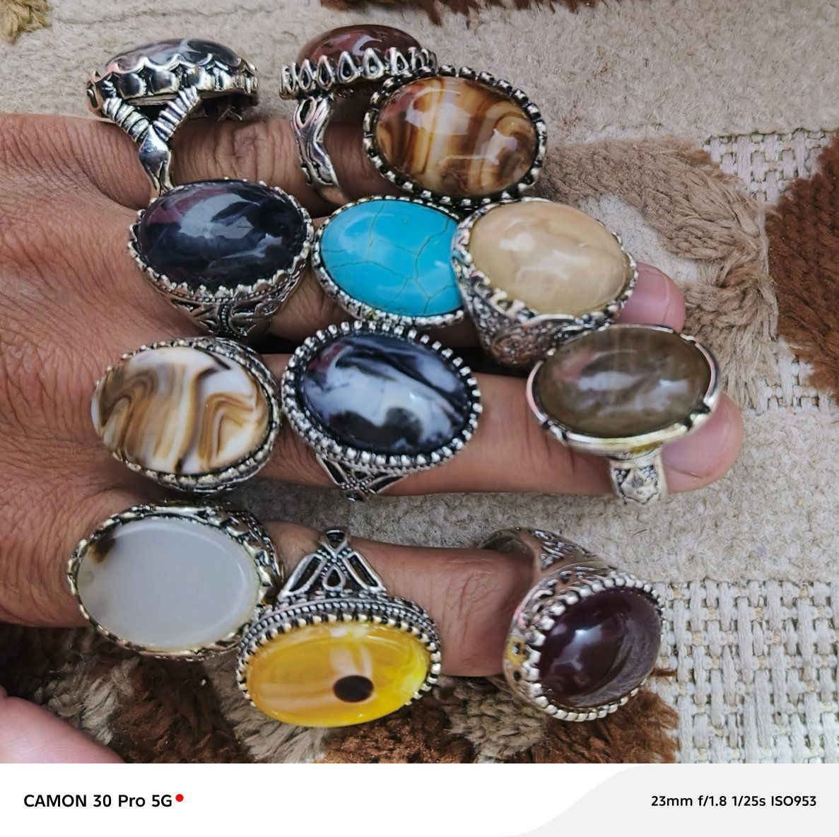 محابس بهذا الشكل طلعلي 
عندي50 محبس اليريدهم مفرد ع4
واذا كلهم شلعه جمله ع3 وبالعافية 
شيطلع يطلع بالعافية لان ماعرف بيهم 
الي على باب الله ويفيدنه يتواصل وياي


**إذا كنت صاحب هذا الإعلان وتريد حذفه لأي سبب، رجاءا أرسل رسالة إلى الدعم الفني**