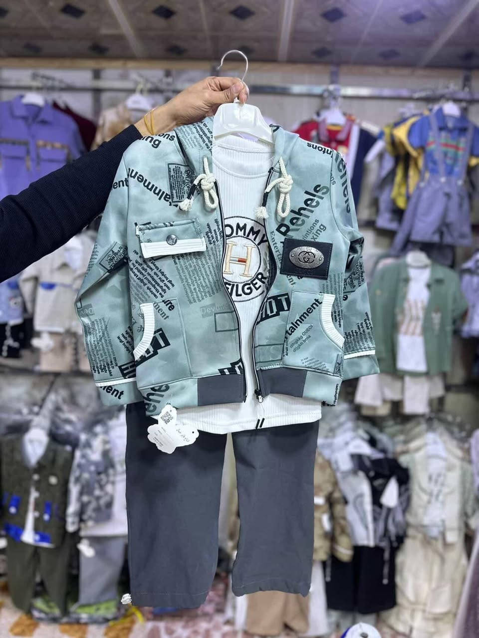 قاط ولادي 3قطع خامه درجة أولى 💞

القياس 6.8.10.12😍

هيت الجمعيه شارع حامي حميد مجاور كوزمتك بودي شوب زورونا وكل لهلأ بيكم 🌸

يوجد توصيل داخل وخارج الانبار 🚗
***********
***********
