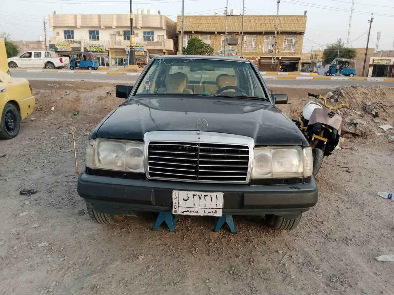سلام عليكم
مارسدس دب قواعد مكفولات 
مكينه وكير 2500 بطه مكغولات 
حداديه تخم تاير جاهزه السياره مابيها نقص 
السعر 40وبيها مجال  *********** مكانها ناصريه غراف
