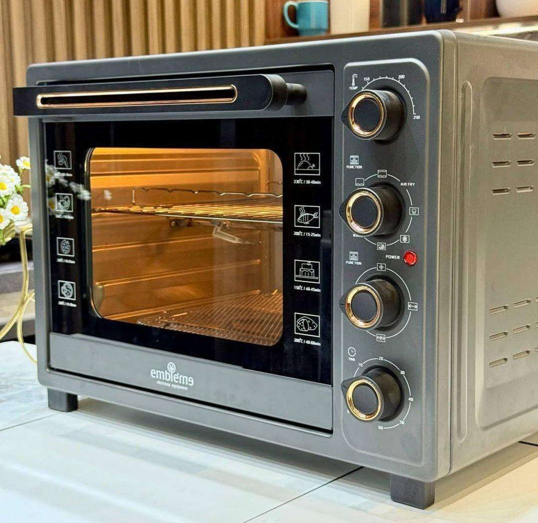 سوي متابعة بالاول ليصلك جديدنا 
✨ فرن امبليوم مع قلاية هوائية EM38OV
فرن متكامل مع قلاية هوائية… كل اللي تحتاجه بجهاز واحد 🍗🔥
📌 نبذة:
فرن كهربائي عملي يجمع بين الخَبز والشوي والقلي الهوائي (Air Fryer)، مناسب للبيت ويوفر نتائج احترافية بسهولة.
📊 المواصفات:
السعة: 38 لتر
القدرة: 1640 واط ⚡
يحتوي على خاصية القلي الهوائي (Air Fryer)
وظائف متعددة: خبز – شوي – تحميص – قلي هوائي
توزيع حرارة متساوي لنتائج مثالية 🔥
🛠 التصميم:
باب زجاجي مزدوج للحفاظ على الحرارة
تجويف داخلي غير لاصق لسهولة التنظيف
تصميم أنيق باللون الأسود
تحكم عملي وسهل الاستخدام
🍳 الملحقات:
شبك شواء
صينية فرن
سلة قلي هوائي
📏 الأبعاد:
560 × 450 × 415 ملم
🔥 خيار مثالي لكل مطبخ يجمع بين القوة وتعدد الاستخدام
ضمان سنة 
 
السعر 165 ألف
توصيل لجميع المحافظات 5


**إذا كنت صاحب هذا الإعلان وتريد حذفه لأي سبب، رجاءا أرسل رسالة إلى الدعم الفني**