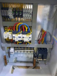 عندي لوحة توزيع كهربائية جديدة بمواصفات عالية لمدى الاستخدام الصناعي أ...