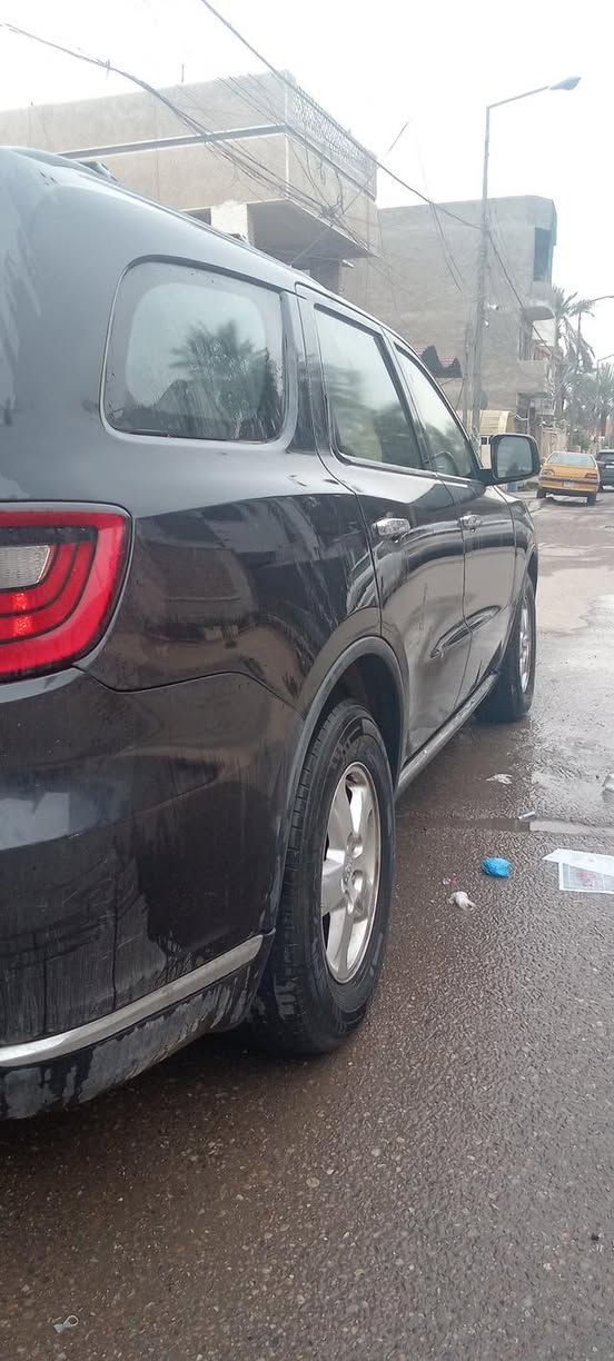 دوج دورنگو 
لونها اسود كذاب 
صبغها وكاله اي اضافه مابي 
موديل 2015
سعرها 280 ورقه 
بأسم مجيد حميد عبد 
موقع قرب جامعة الإمام الصادق 
رقم ***********
عدد 7 راگب 
ماشيه 100
