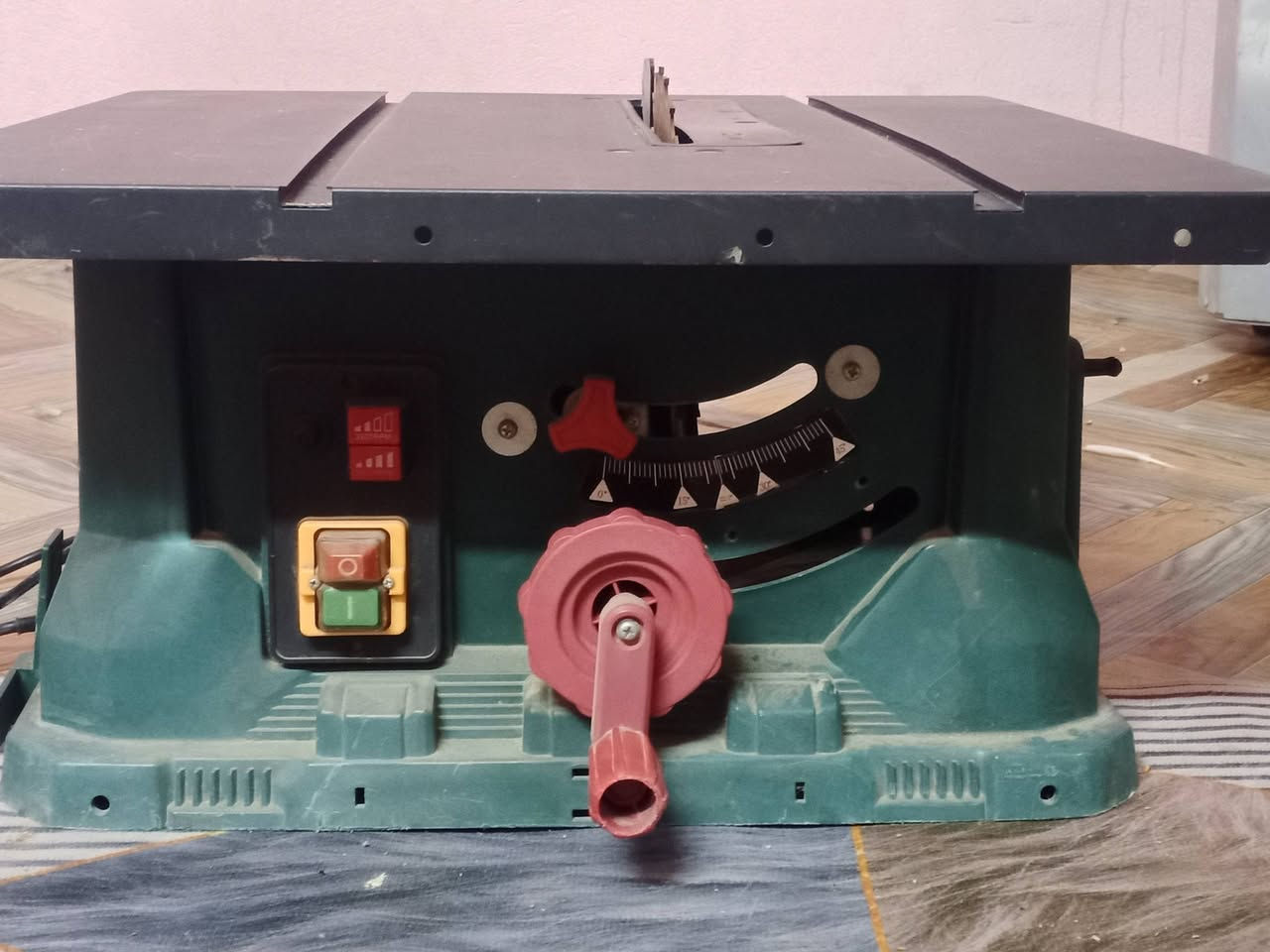 منشار بارك سايد شغال عل الفحص تاخذة سعرة 60 الف


**إذا كنت صاحب هذا الإعلان وتريد حذفه لأي سبب، رجاءا أرسل رسالة إلى الدعم الفني**