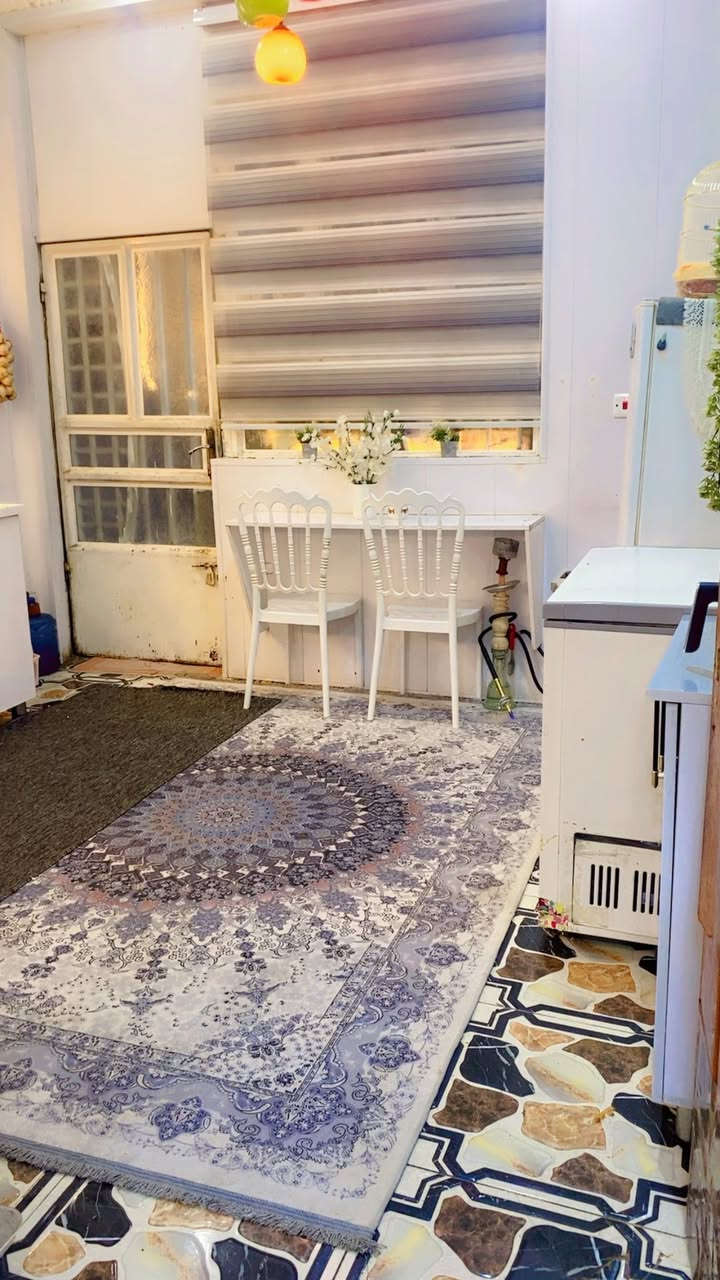 السلام عليكم بيت للبيع المساحه 165 م يتكون من صاله ومطبخ واستقبال وغرفتين نوم . وصحيات داخليه وخارجيه. كامل. خدمات. عنوان البيت دور الحجر خلف البانزين خانه. للاستفسار ع هذا الرقم. ‭ ‭0772 330 9075‬
