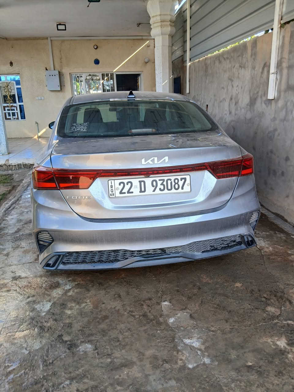 كيه فورتي ٢٠٢٢ اربيل بسمي ضررها جاملغ خلفي يسره والباقي مكفول ماشيه ٢٥الف وبيه مواصفات رادار خلفي أمامي جانبي وبعد بيه مواصفات السعر ١٦٧ وبيه مجال***********
