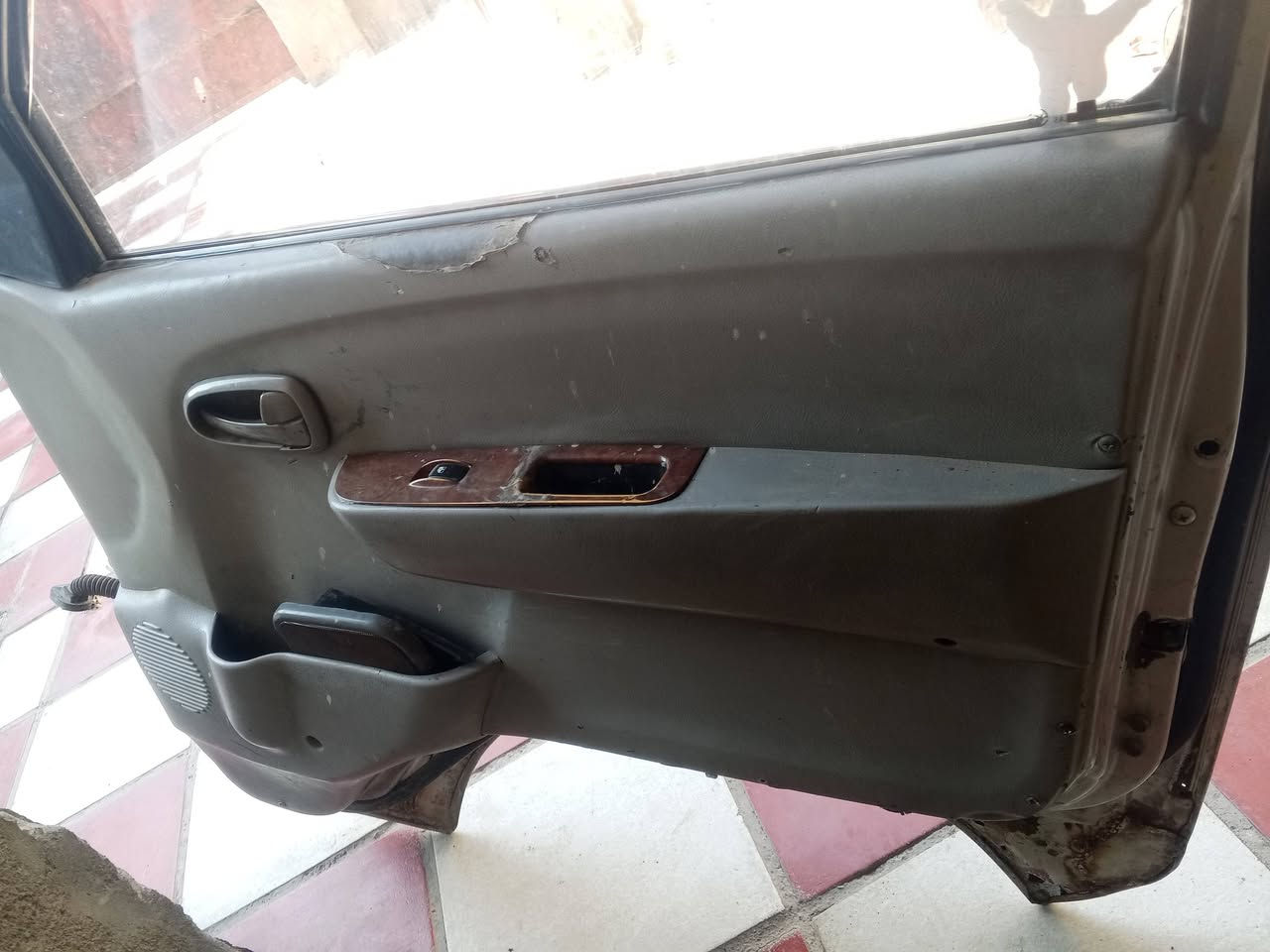 سلام عليكم من رخصه الادمن بيبان للبيع بلاديات مابيهن صبغ بس باب سلايت مرشوش 
***********
