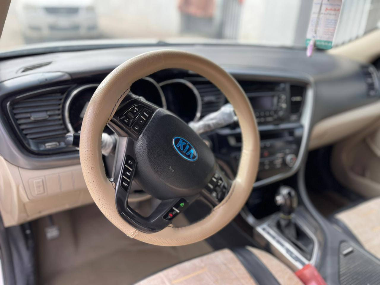 اوبتيما 14 خليجي
محركها 2400 

السياره مكفوله من الكص والسرقات العشائريه 
كل نقوصات مابيها بالعافيه الي ياخذها كارتون السياره 

تخم تايرات 
تبريد
حداديه جديد بكل كارتون 
زنون HD
مكان السياره السماوه المركز 
الرقم ***********
