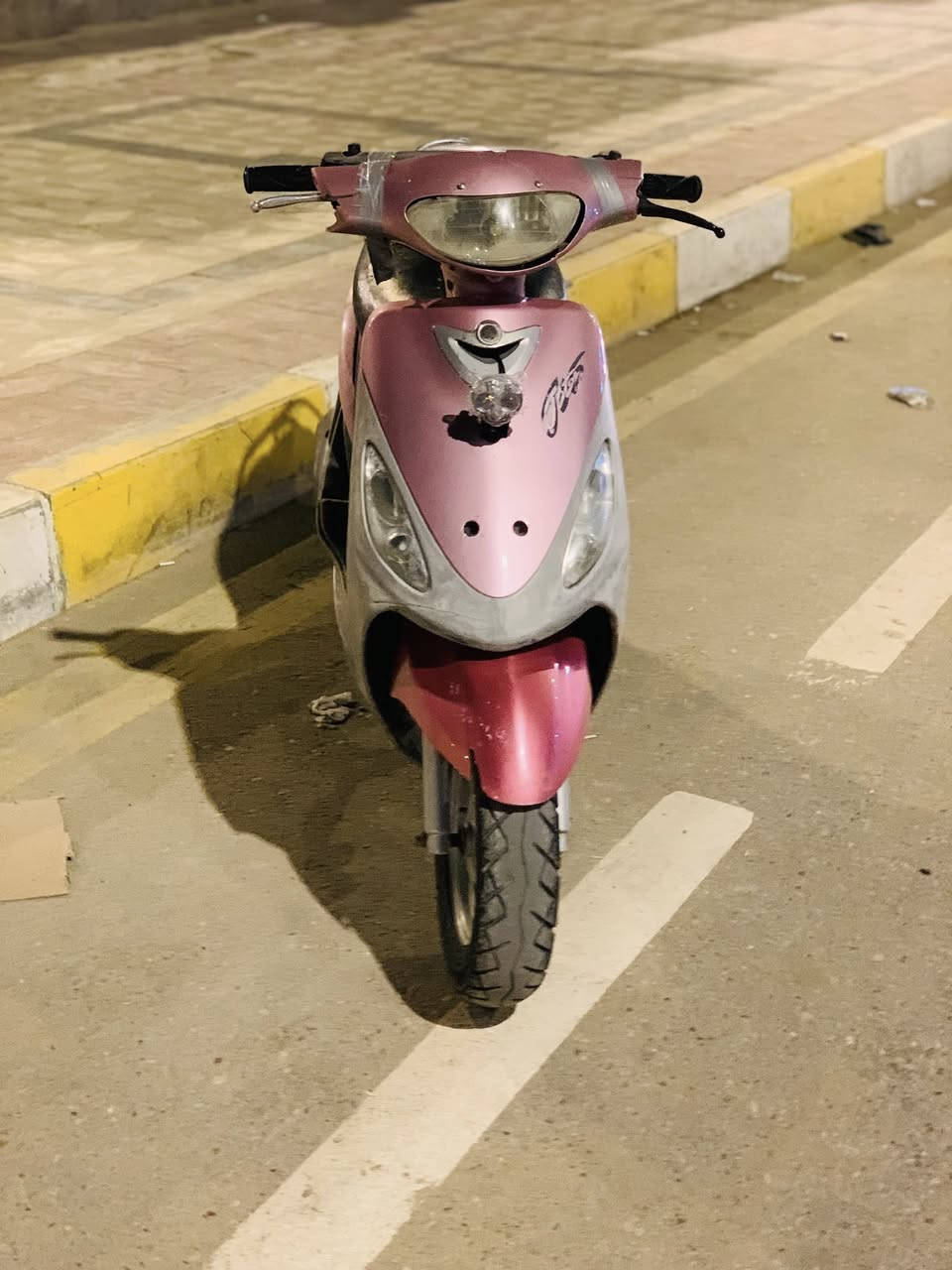 سلام عليكم دراجه ماكس منغولي كلشي شغال بس لمكينه كايمه كايمه سلف هندر كهربيات كلشي شتغل ما عده لمكينه أبايعك كايمه لان طافيه ما ادري بيه كايمه او لا بس أبيع كايمه سعر٢٧٥وبيه مجال مكان ناصريه حي الفدا شارع المدارس 
***********
وذا اكو مراوس راوس وانطي فرق
