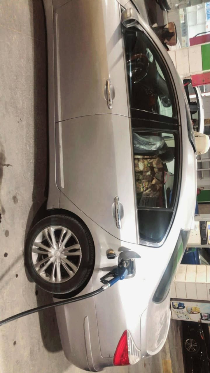 جنسزموديل 2009وارد امريكي فول مواصفات مكينه 3800دوش كير ومكينه مكفولات بيه جراد جاملغ أمامي وبنيد مبدل حادث امريكا السياره عوزه حداديه نص عمر سياره بلاديه نصبته حلوه رقم بغداد الدولي بسمي 95وبيه مجال أو مراوس باقل محتاج فرق *********** اتصل تدلل واتساب موجود
