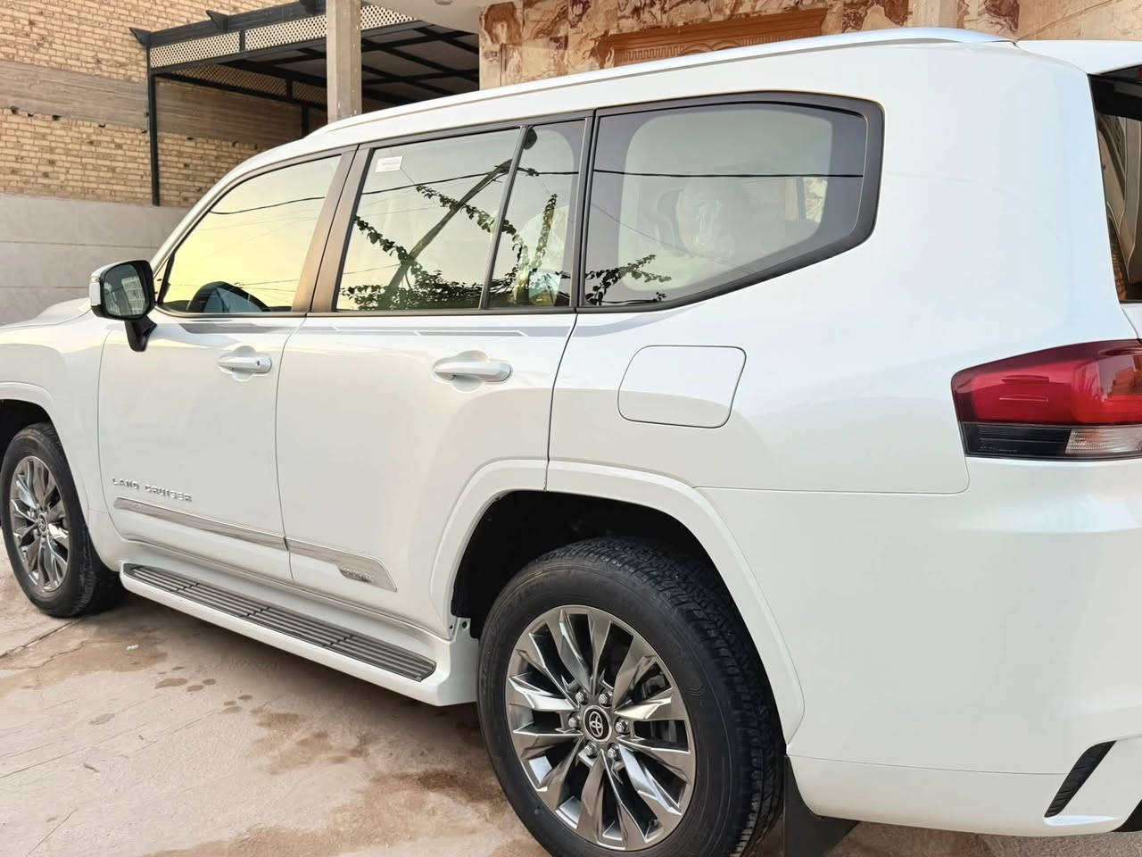 السلام عليكم
لاندكروز 2025 الفئة GXR LIMITED S توين تيربو
ضمان شركة ساز رقم بغداد مميز
مكفولة كفالة عامة 
ماشية 29 الف سيارة جديده جداً واستخدام شخصي
صيانة وتبديل دهن وفلاتر بالشركة مجاناً
مواصفات فوول :
توين تيربو
حساسات محيطية 
رادار امامي ورادار خلفي 
ورادار جانبي(نقطه عمياء) 360
درجة
تحكمات 4جهات 
تحديد مسار قيادة ذاتيه 
حساس ستيرن رجاج
JBL سماعات
انارة داخلية متغيره بالأبواب
 شاشات خلفية
كاميرا امرايه خلفية
وباقي المواصفات المعروفه 

لاستفسار ***********
مكان السياره الديوانية
