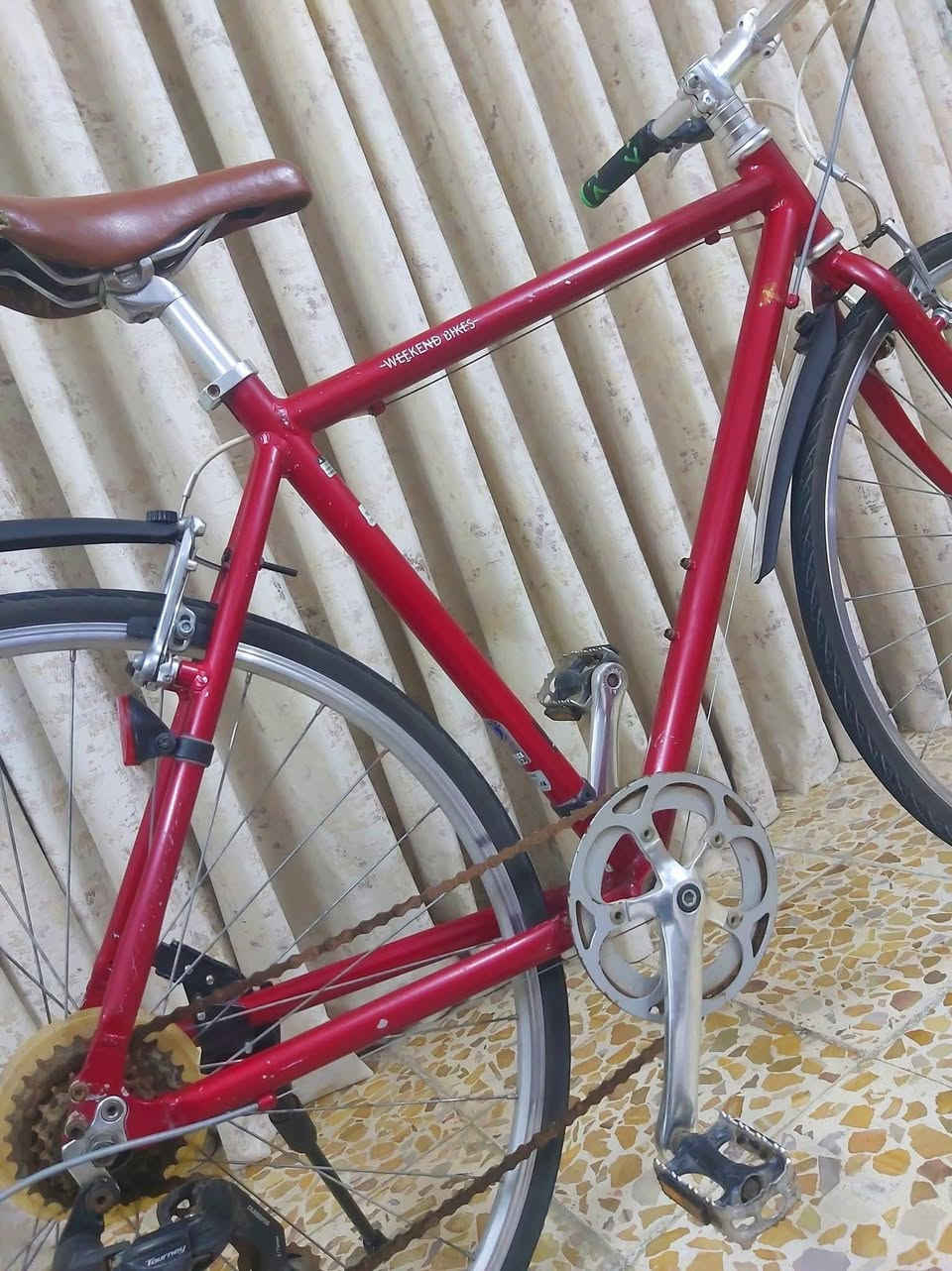 دراجة نوع 700c ماركة WEEKEND ويكند ياباني نظافة 95/% 

معدن فول المنيوم 
                      سستم شيمانو كامل 
                                              دشالي 7/1 
                                                         قياس الفريم 51M

السعر 100الف وبي مجال 

((العنوان/بغداد/البلديات)) رقم الهاتف ***********
