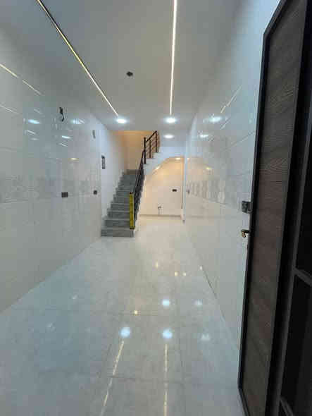 للبيع ٥٠ متر مربع في حي الجهاد ديوان المخابرات خلف شارع ٦٠ متكون من ٣غرف نوم صحيات ٢ واجهه ٨.٥  للاستفسار ***********
