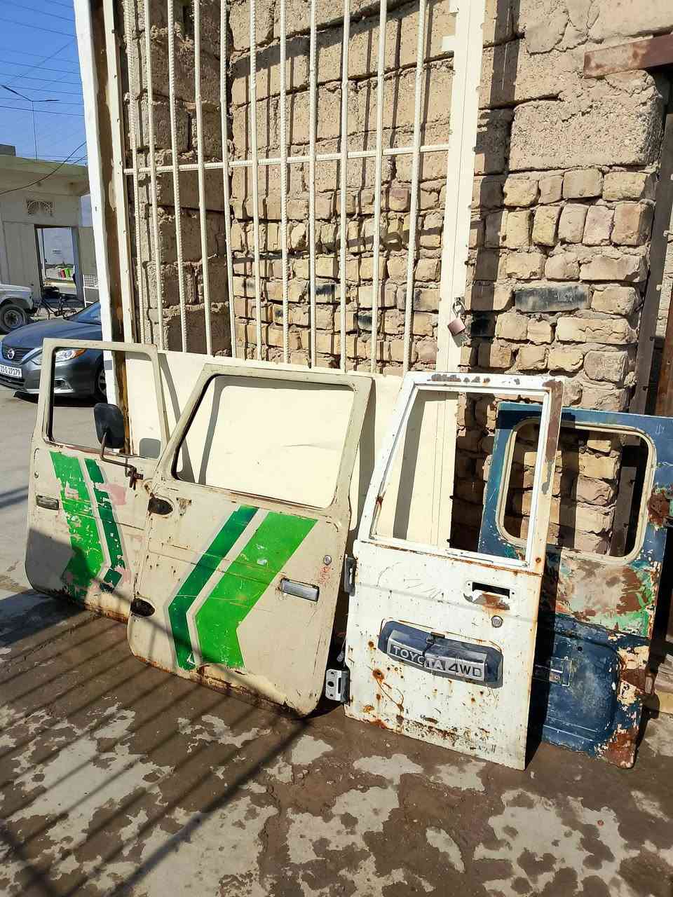 سلام عليكم من رخصت الادمن
يوجد غراض بيكم لاندكروز أو بتره 
العنوان ديالى بلدروز 
***********
