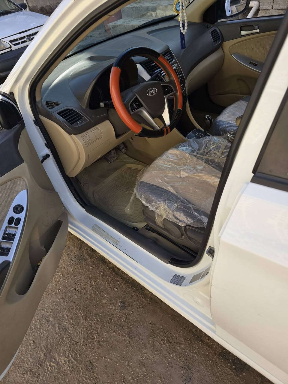 السلام عليكم 
اكسنت 2015
مكينه 1600 سنويه جديده رقم دولي مداور ثاني يوم 
بيهه قطعه وحده مثل ماموضح بسونار ودحجات بسيطه مكينه وكير خير من الله 
السعر 105مع المجال ***********
مكاني النجف
