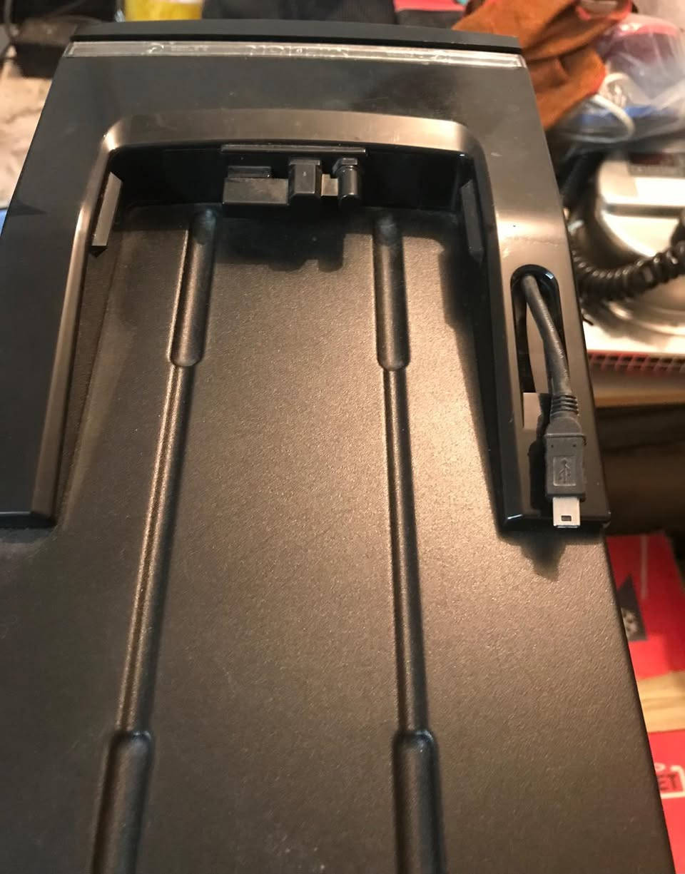 السلام عليكم جميعاً
من بعد اذن اصحاب الگروب المحترمون ؛
اعرض للبيع جهاز الكمبيوتر الشخصي ( دسك توب) من شركة ميديون( Medion MT14) الماني الصنع  Multimedia Pc Akoya P4370 … مع الباكيت الاصلي من المانيا…
مع قرص (7 Windows) من شركة مايكروسوفت الاصلي ( غير مستنسخ) مع قرص تعريف اجزاء الهارد وير..
الجهاز مستعمل وبالباكيت الاصلي مع كيبورد بلوتوث ..
الجهاز برام 3GB/ DDR  (وبدون الهارد دسك ( القرص الصلب ) وبدون مشغل الاقراص ( سي دي پلير) ..
الجهاز احترافي لاصحاب الصوتيات والمرئيات…
الجهاز مجهز للهارد دسك الربط الخارجي
ومجهز لقراءة كافة انواع الكارتات ( SD, MicSD, …..وغيرها)
 4 مخارج USB ..
كارت شاشة متطور…
باقي المواصفات موضحة بالصور..
نظام البيع فحم ("ادوات ") وذلك لعدم استخدام الجهاز منذ خمس سنوات ….
مكان الجهاز: بابل / حله
يوجد توصيل لكافة محافظات العراق وبالسعر المعتاد لدى شركات الشحن والتوصيل…
سعر الجهاز  50  الف دينار عراقي 
☎️ ***********
