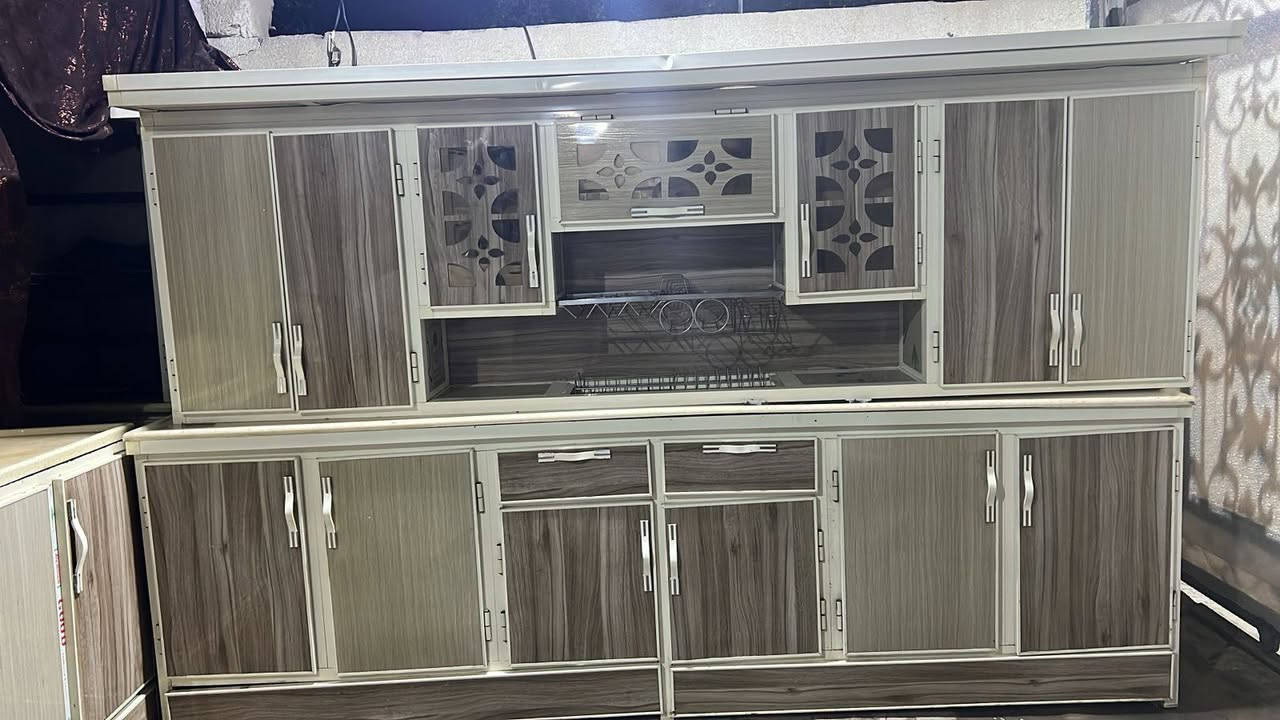 سلام عليكم كاونتر 3مترات وسنك مترا ونص مرمر مبطن تفصال الشراي هاذ رقمي للتواصل ***********
