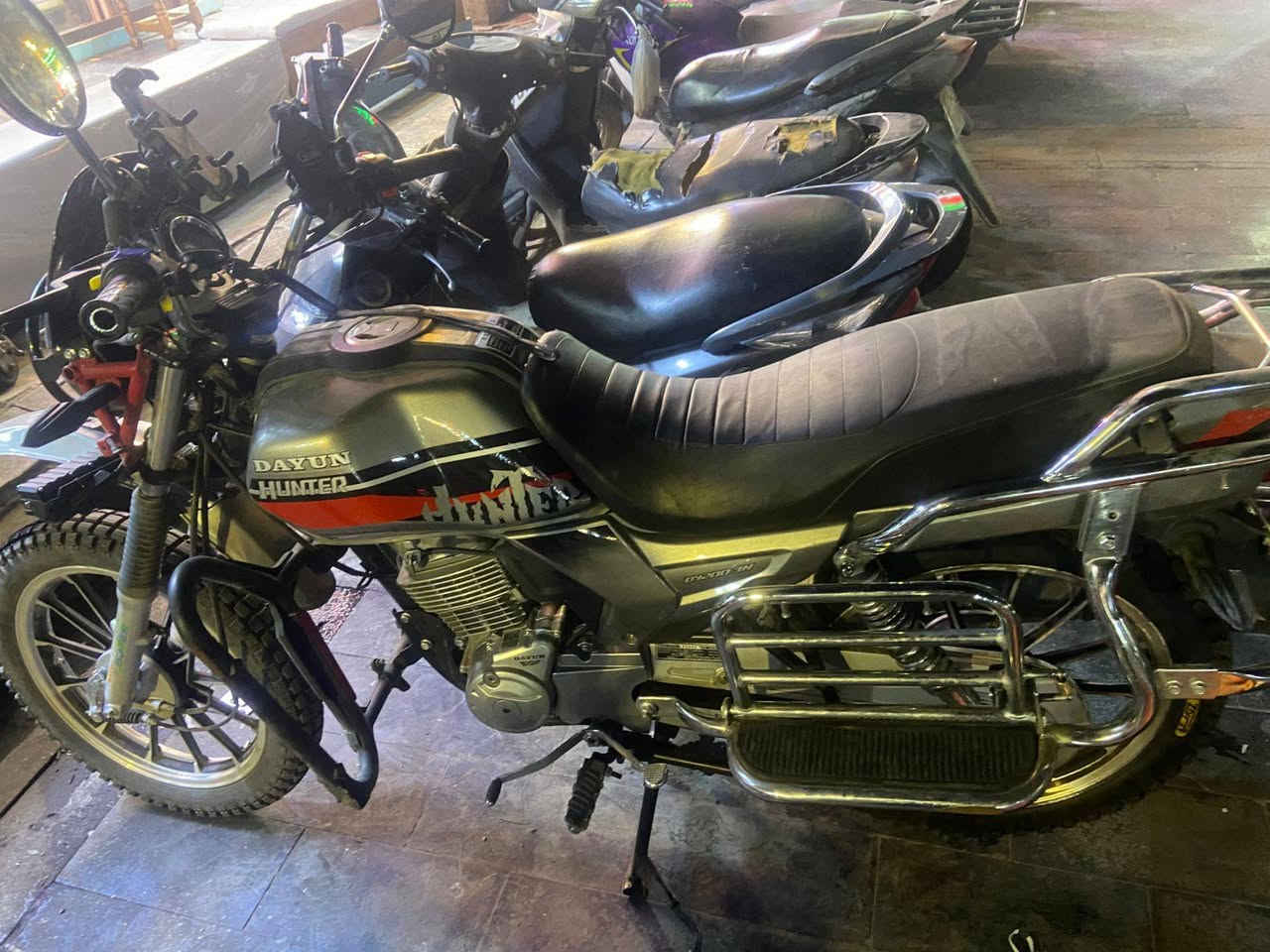 سلام عليكم ديوان هانتر مديل 2025 باسمي تحويل شوكت مايعجبك رقم اربيل انكليزي هزه جديده ماشيه 5 تالف دهن مبدل  خامس تبديله داجه بعدها زيرو السعر 2500 وبيها مجال ***********
