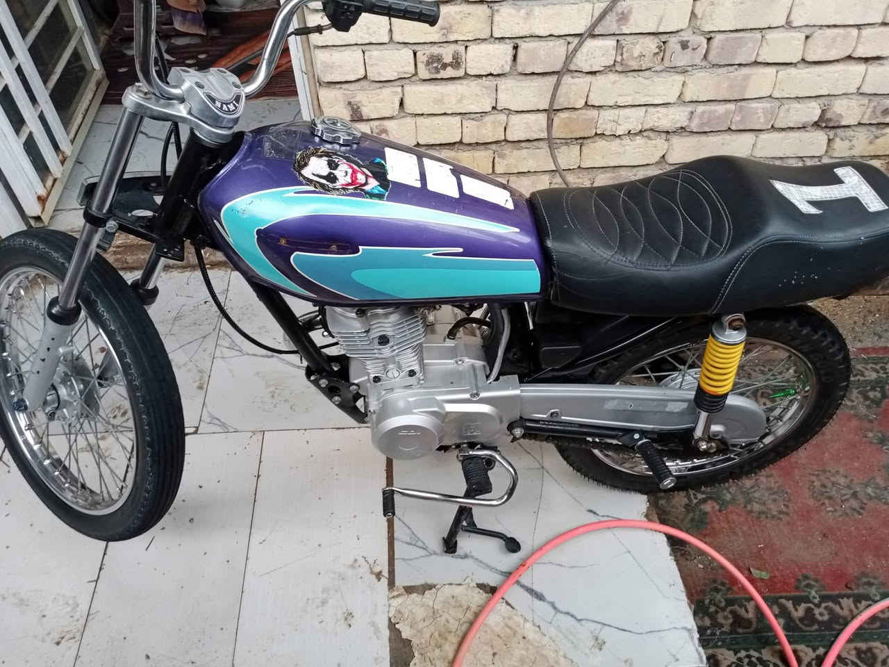 سلام عليكم اربعه كير كلك كلك  محرك مديل 25 نامه متياز دراجه شلعه ومعدل شاصي مديل 22 مصبوغ وجاهز دراجه ما عايزه برغي سعره 450 وبيه مجال مكاني حريه رقمي ***********
